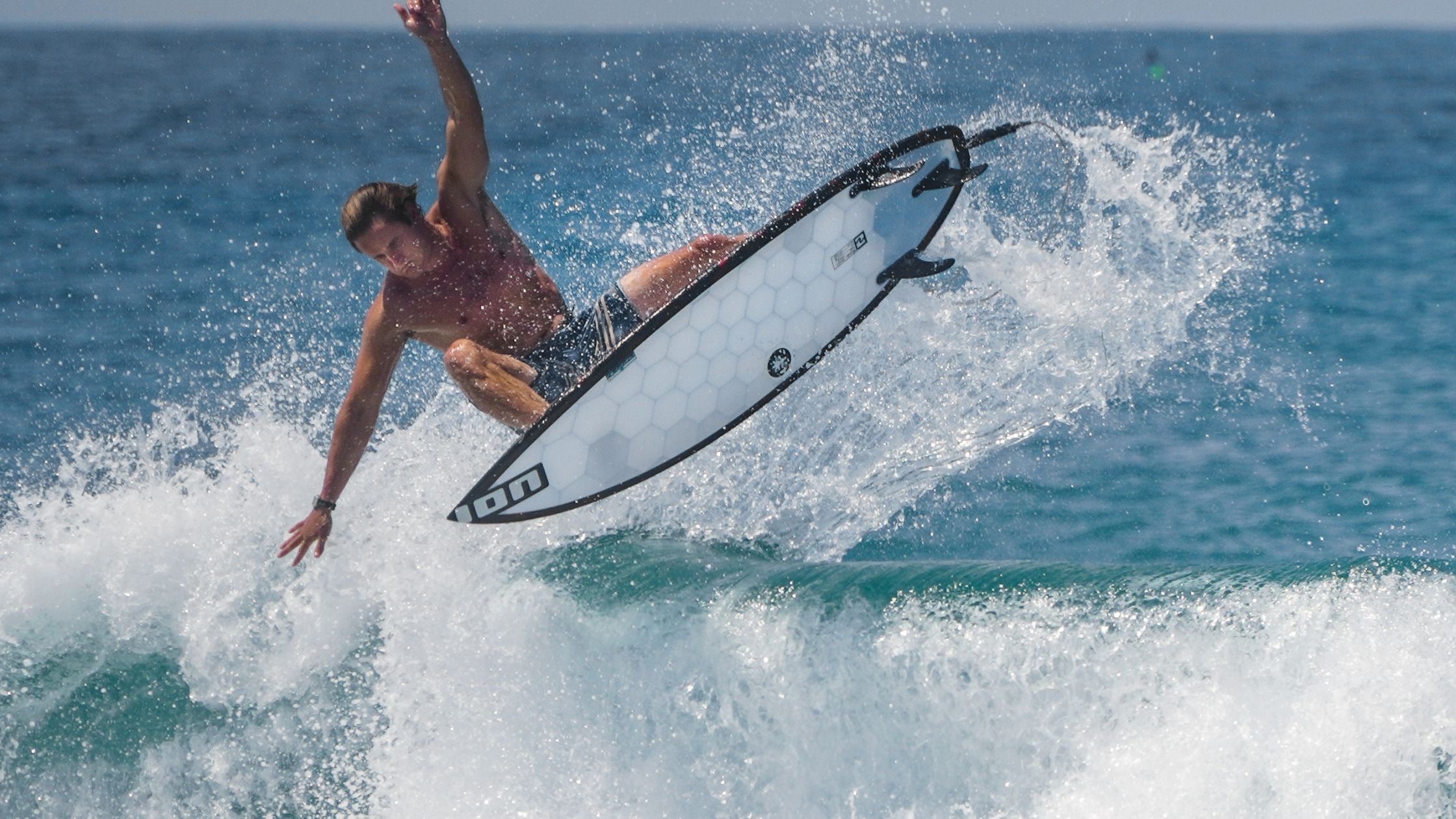 How to choose between FCS and Futures Fins - Wyve Surfboard