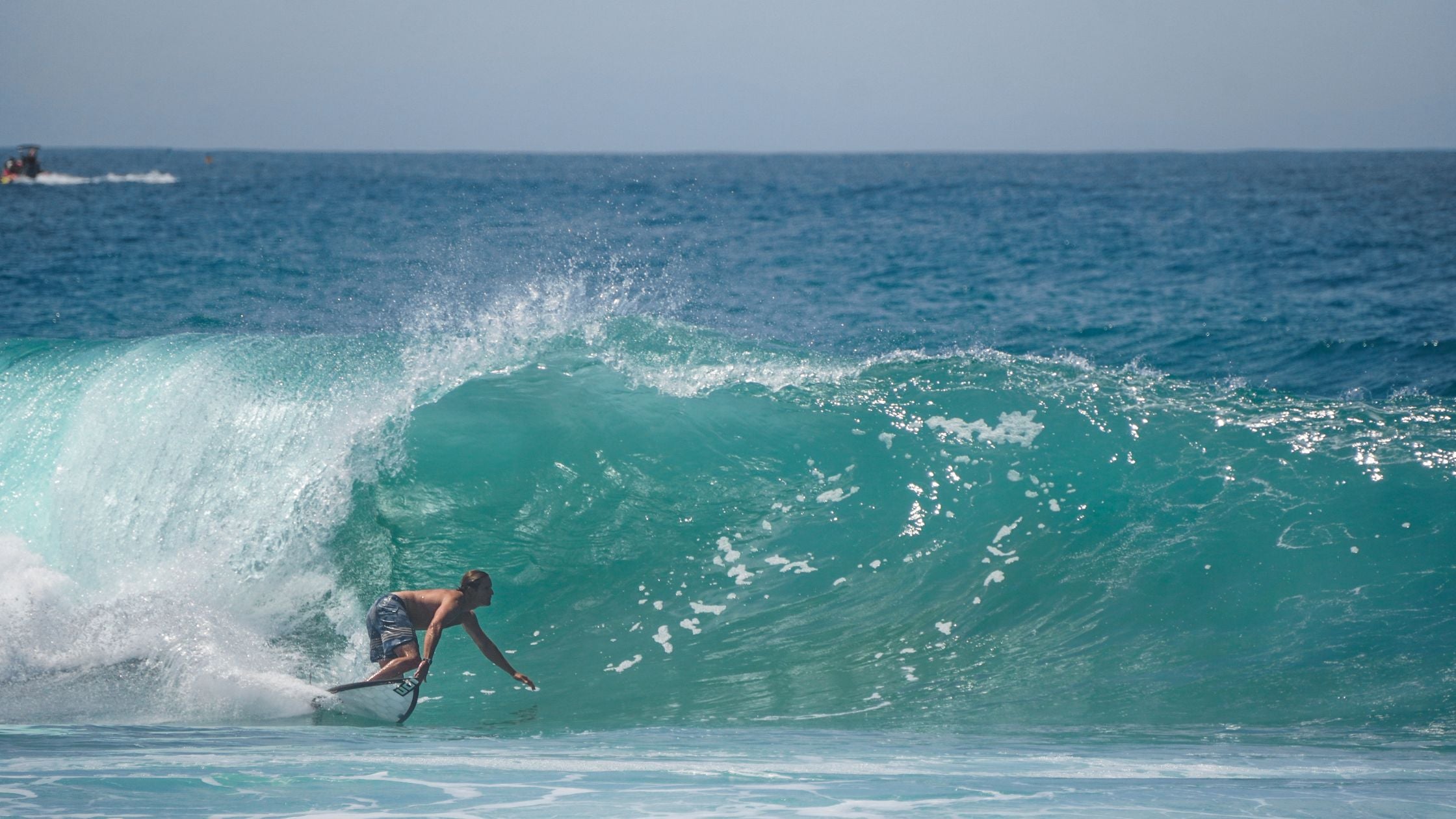 Boostez vos performances en surf grâce aux bons ailerons