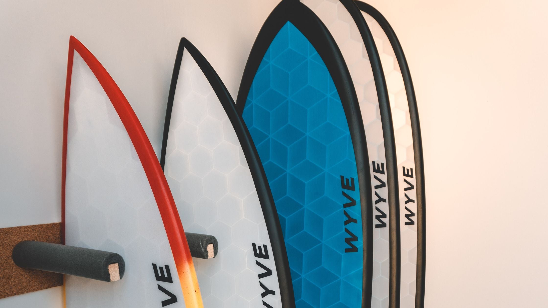 DIY vs Prêt-à-Porter: Quel Rack Choisir Pour Votre Planche de Surf?