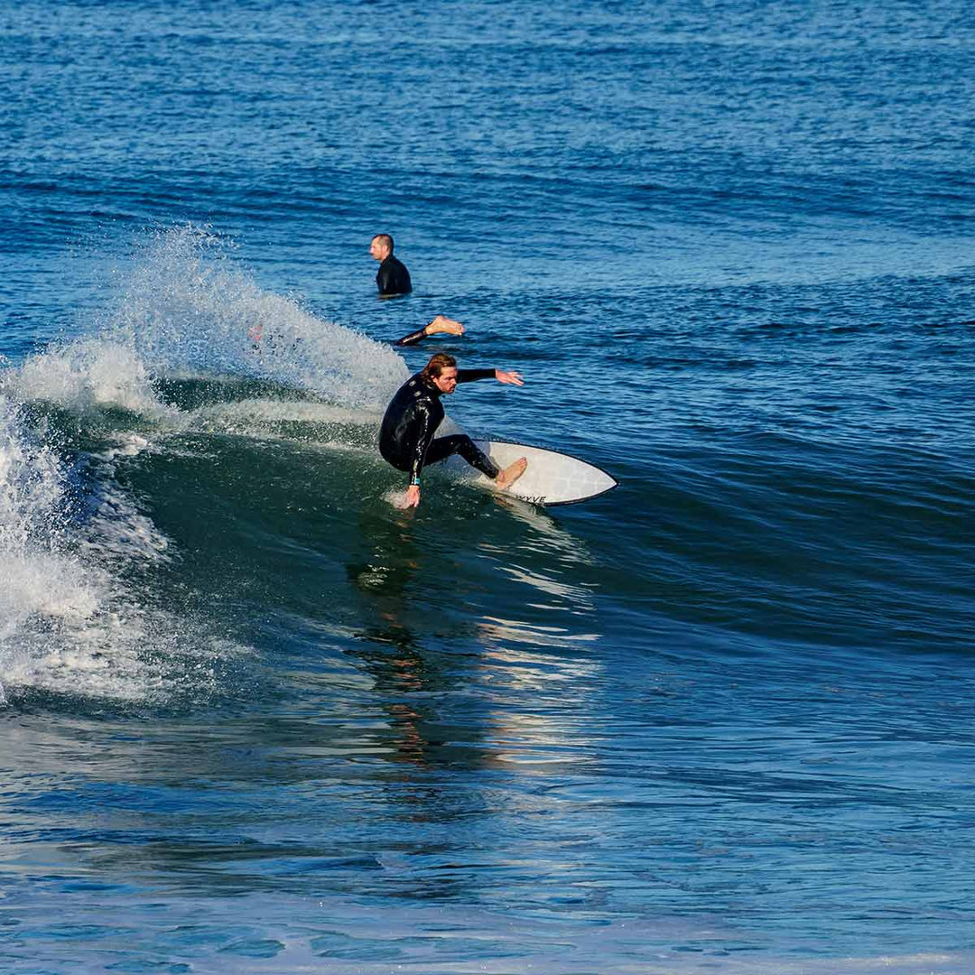 8309677195570_1684758526152_planche-surf-wyve-action-vague-p-round