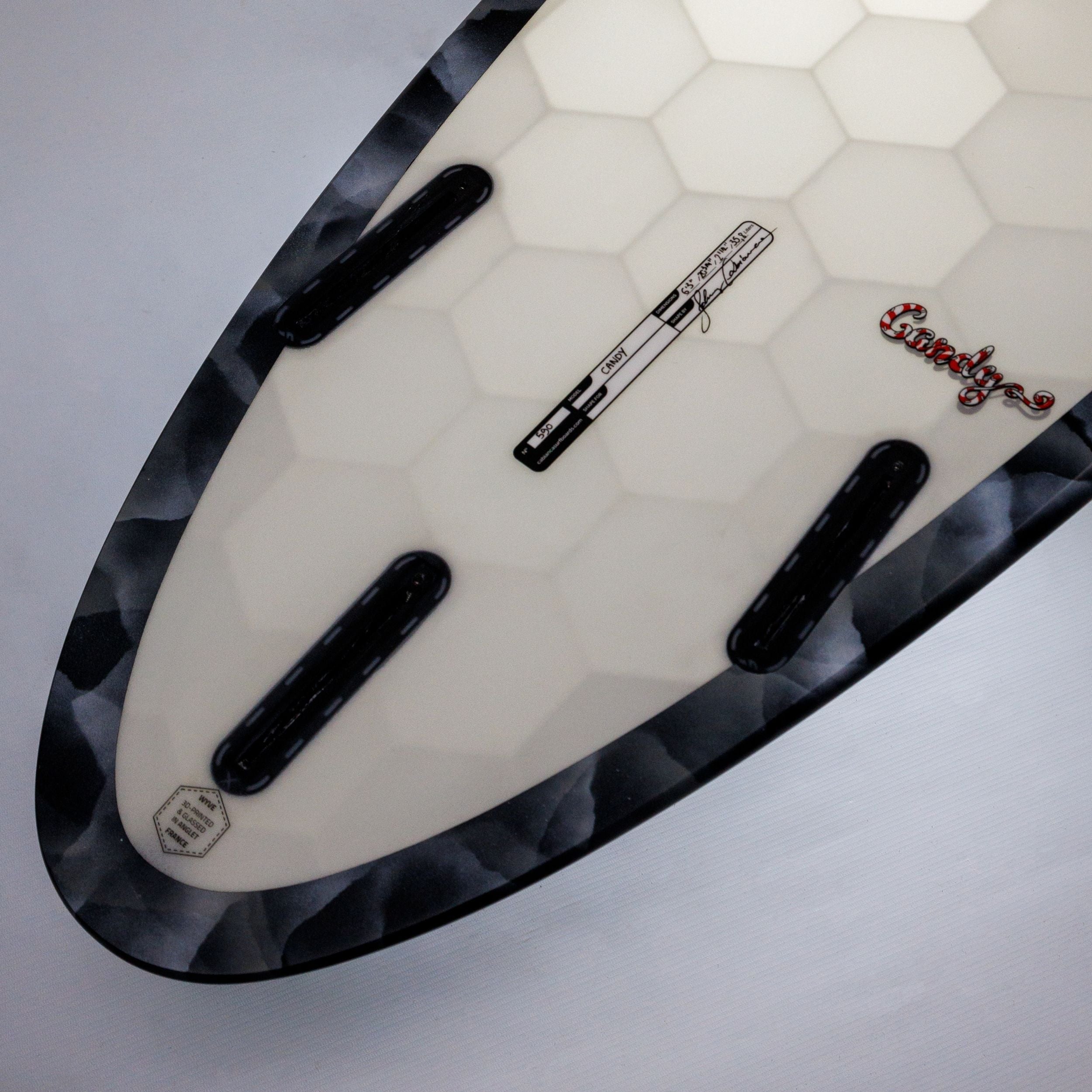Tail d'une Planche de surf Wyve made in France et construite avec un nouyeau imprimé en 3D